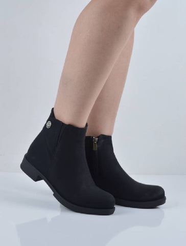 Siyah Süet Düz Taban Kısa Bot
