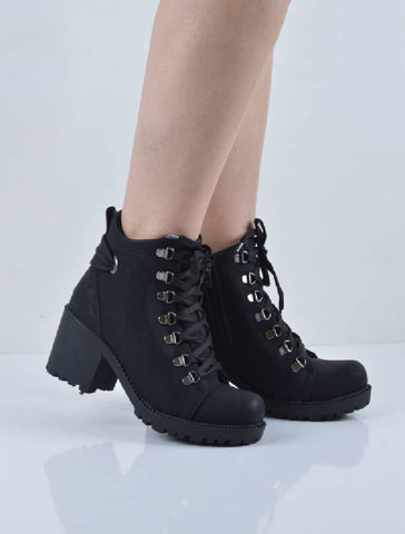 Siyah Süet Kare Topuklu Bağlamalı Kısa Bot