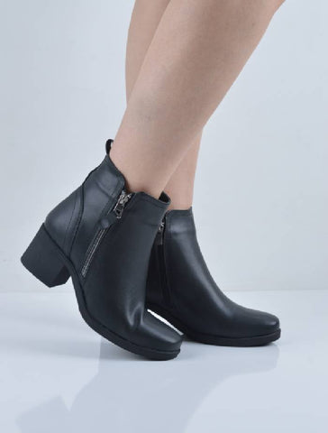 Siyah Cilt Kare Topuklu Kısa Bot