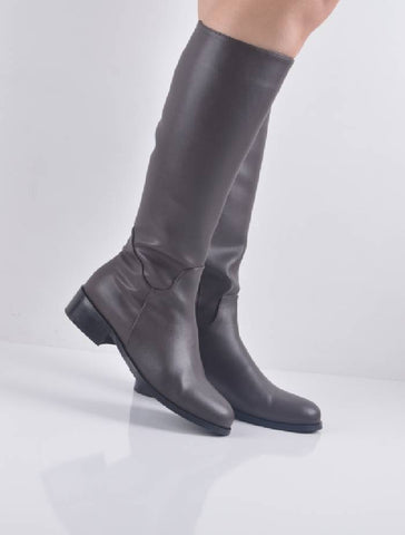 Kahverengi Cilt Düz Topuklu Uzun Çizme