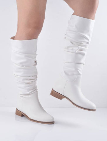 Beyaz Cilt Körüklü Düz Topuklu Çizme