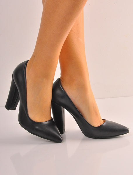 Siyah Mat Stiletto Topuklu Ayakkabı